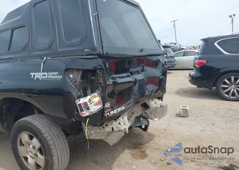 2010 Toyota Tundra Grade 4.6L V8 z USA, uszkodzony, nr VIN 5TFRM5F16AX003955